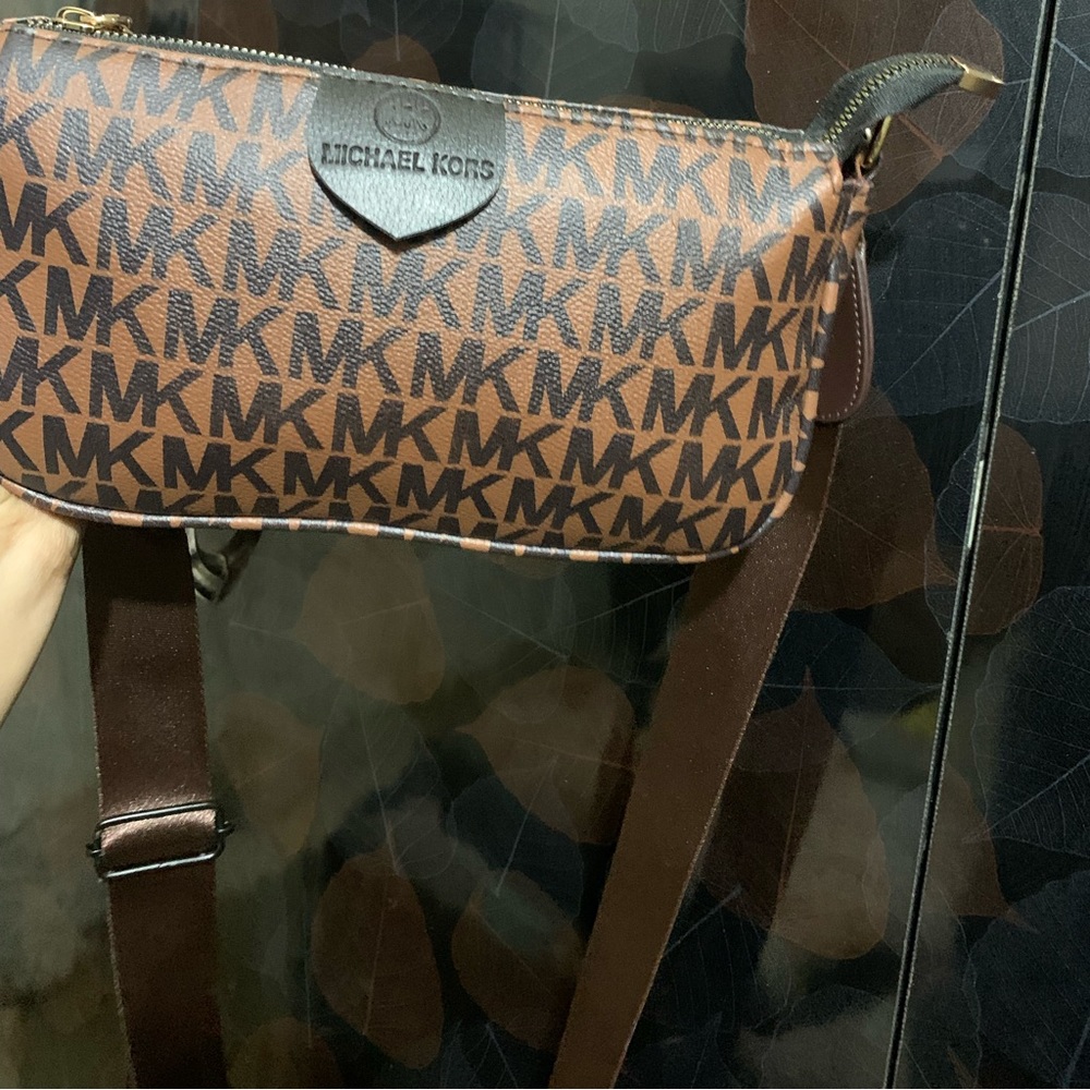 Michael Kors Cross Body Bag🫶🏻🟤🤎 - Picture 4 of 5